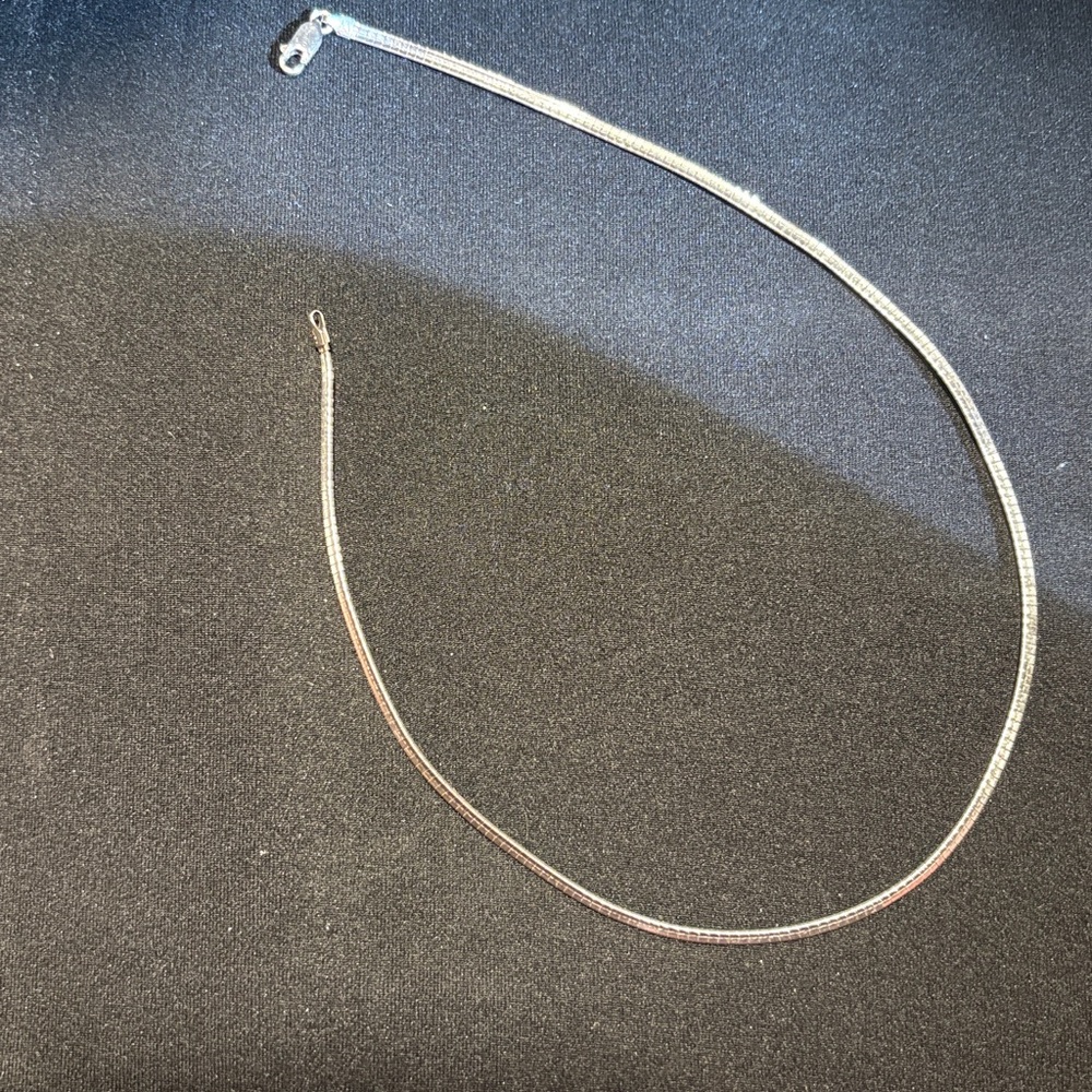 Elegant Silver Necklace - Picture 4 of 6